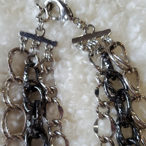 Elegant Silver and Black Chain Necklace - Picture 5 of 6